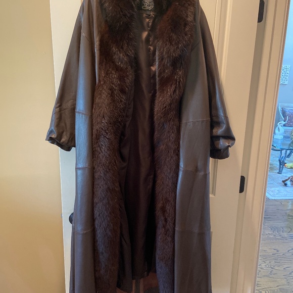 Full length leather coat with real fox trim. - Picture 1 of 1